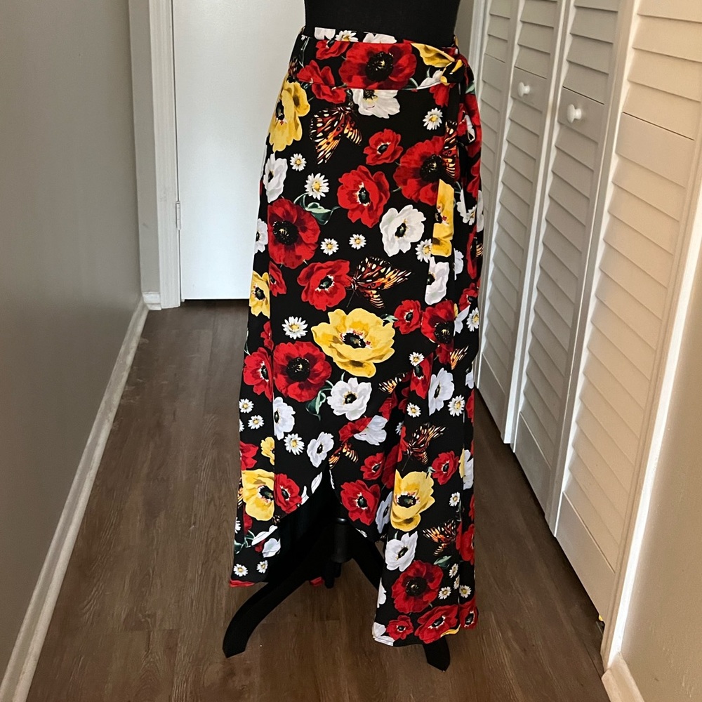 NWOT New York & Co Floral Wrap Skirt